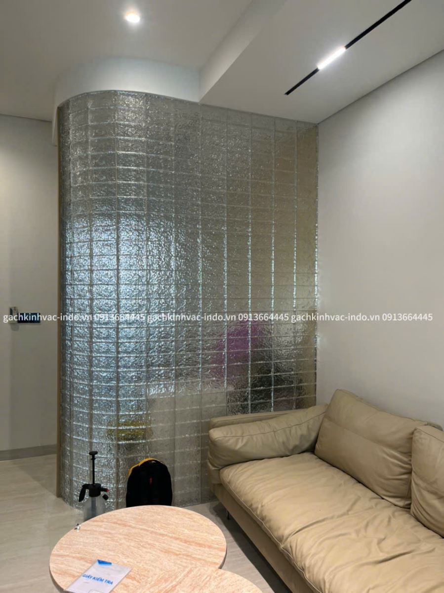Ứng dụng gạch kính cong ngang khối đặc