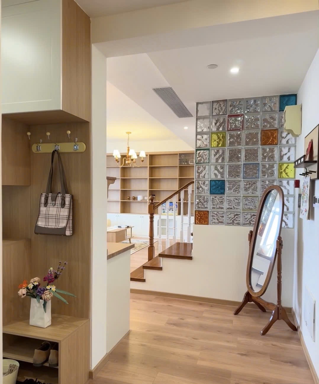 Điều gì khiến gạch kính quay trở lại mạnh mẽ trong thiết kế năm nay?